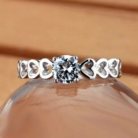 💍Lovely Anillos Hollow Heart Round Cut Moissanite Eternity Ring for Women, K770